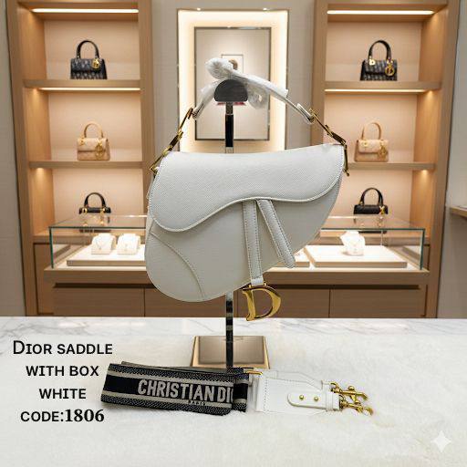 ᴄʀɪsᴛɪᴀɴ Dior sᴀᴅᴅʟᴇ ғʟᴀᴘ ʙᴀɢ
ᴛᴏᴘ ʜᴀɴᴅʟᴇ ɢᴏʟᴅ ᴛᴏɴᴇ
ᴄʀᴏssʙᴏᴅʏ ʙᴀɢ
ᴡɪᴛʜʙᴏx
🎁🎁🎁
ʟᴇᴀᴛʜᴇʀ
sɪᴢᴇ:ʜ20*24ᴄᴍ
105 dhs🪙
Zain56
♥️♥️♥️