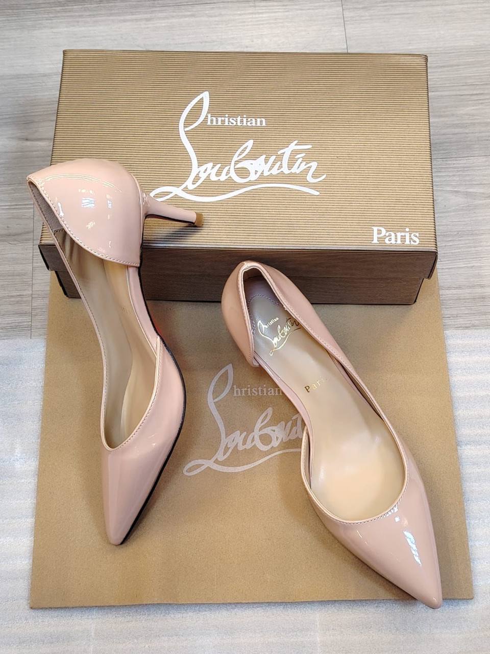 Christian louboutin
good quality
Size 36to41
125 dhs✅
Zain16
♥️♥️♥️