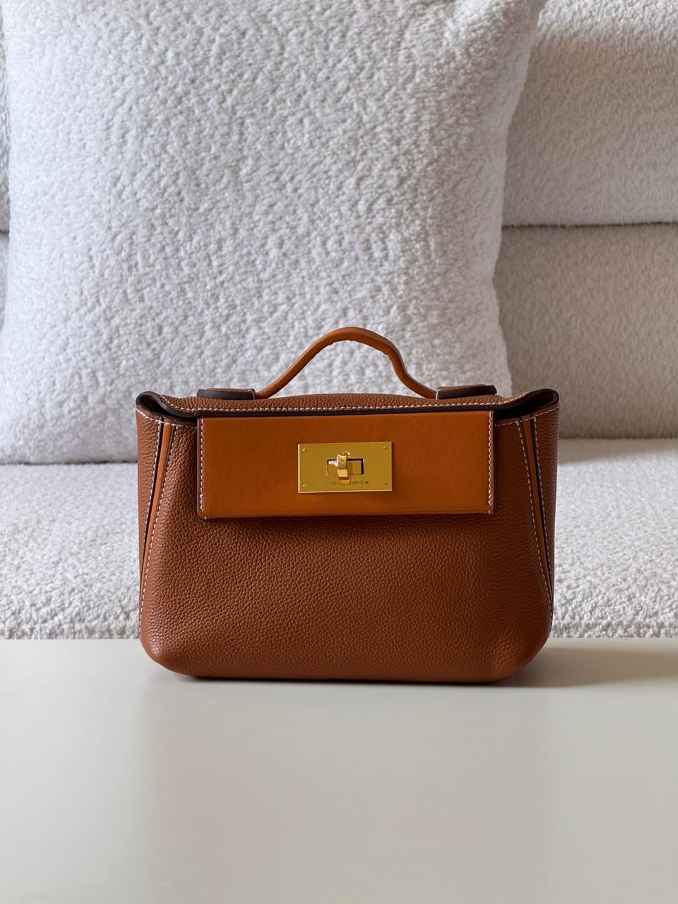 Hermes
Master
380 dhs✅
with box
🎁🎁🎁
Zain52
♥️♥️♥️