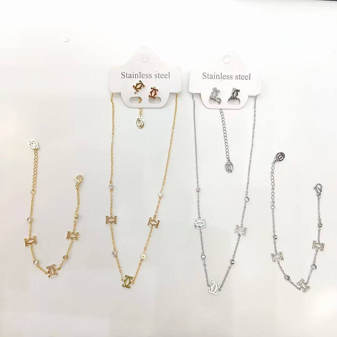 *STAINLESS STEEL SET❤️🔥*
Non tarnish 💯
Necklace ❤️
Bracelet 🦋
Earring 🍁
With normal boxes 📦
And paper bag 🛍️
35 dhs💓
Zain216
♥️♥️♥️