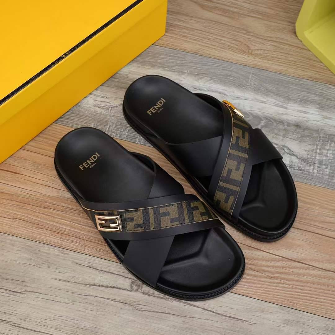 Fendi
high quality
Size 40-46
170 dhs🪙🖤
Zain57
♥️♥️♥️