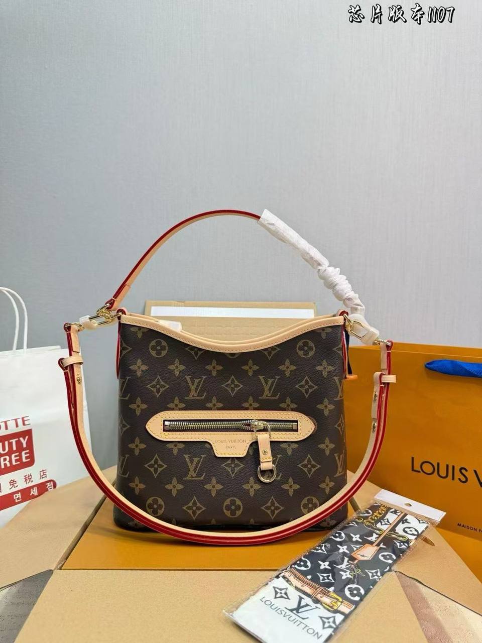 LV
re stock
Size 26cm 280 dhs
Size 35cm 300 dhs
Zain228
♥️♥️♥️