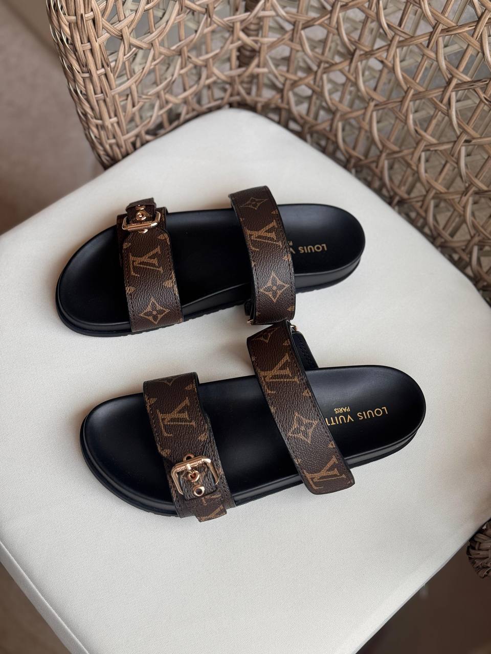 LV
Size: 36 to 41
Super master quality
450 dhs✅
Zain198
♥️♥️♥️