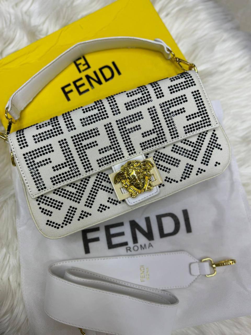 Valentino / Prada / Fendi
1⃣️First quality
Size : 26 *19 cm
85 dhs✅
with 🖤 box🎁
Zain115
♥️♥️♥️