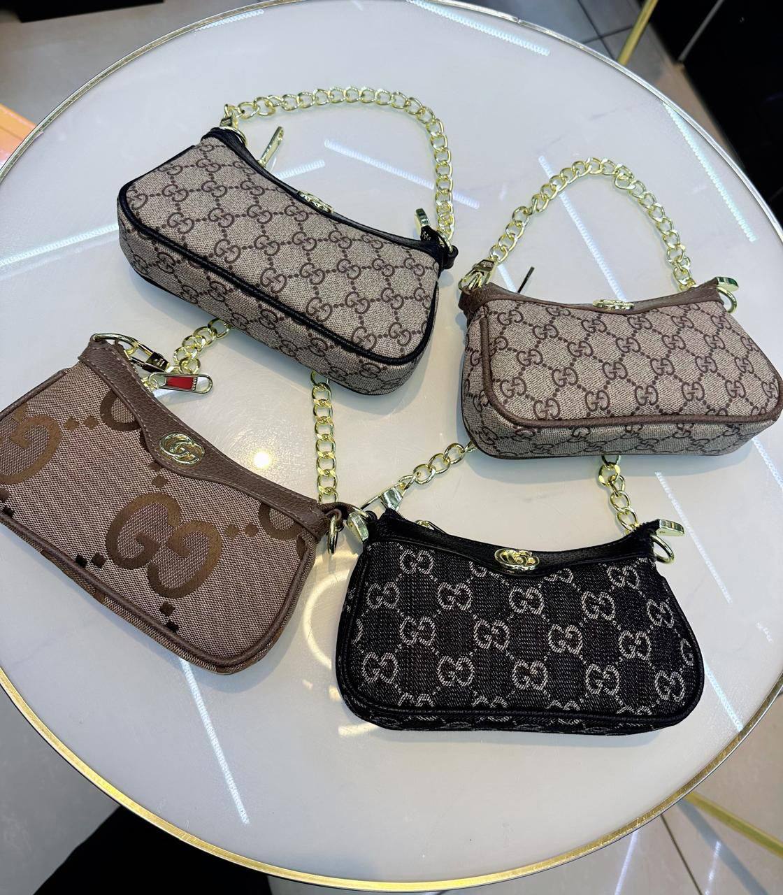 Gucci
90 dhs✅
with box
🎁🎁🎁
Zain90
♥️♥️♥️