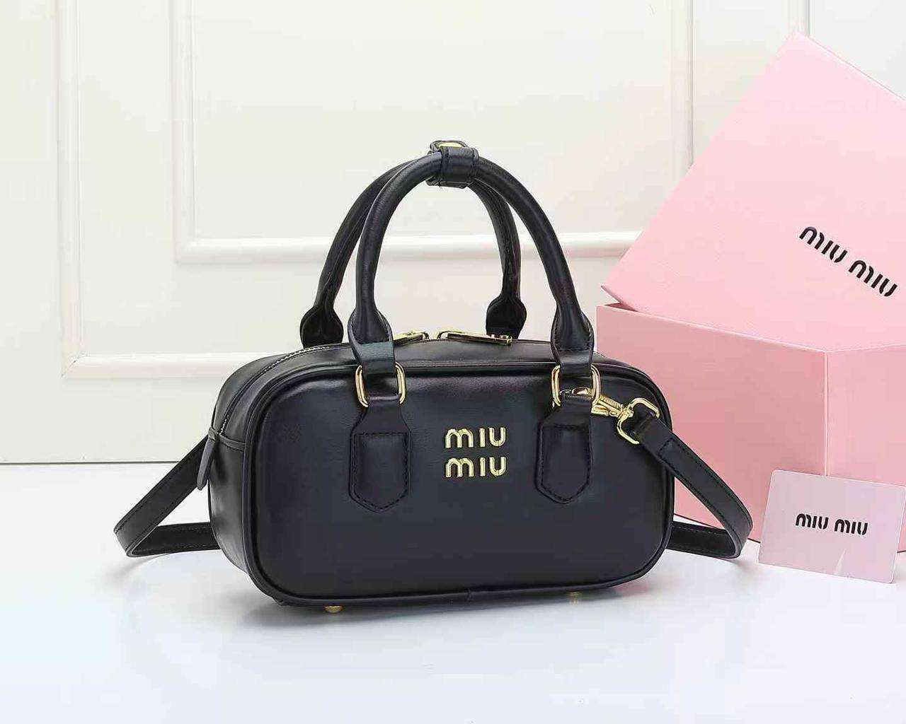 Miu Miu
Quality 💯
Size 24cm
100 dhs✅
With box 📦
Zain70
♥️♥️♥️