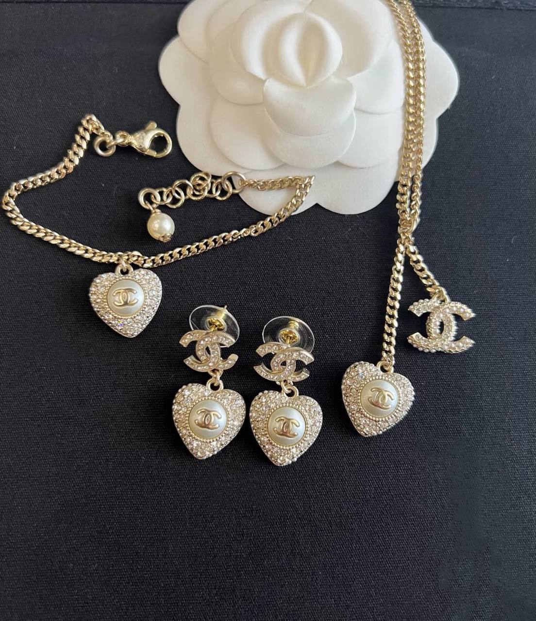 CHANEL
Necklace 😍
Earring 🐦🔥
Bracelet 🦋
Master quality 💯
With normal boxes 🗃️
130 dhs🇦🇪🇦🇪
With master box 📦
160 dhs🇦🇪🇦🇪
Zain216
♥️♥️♥️