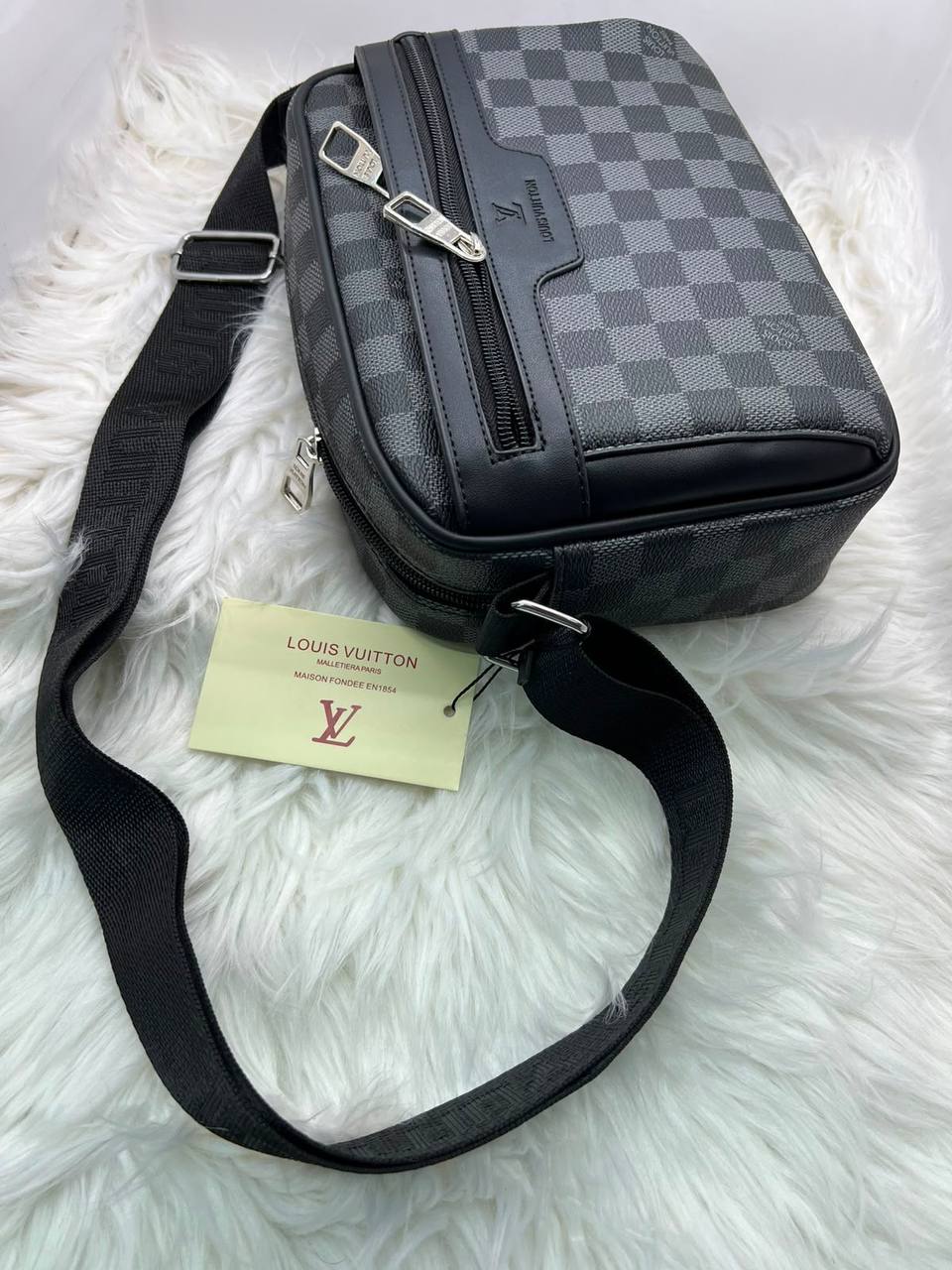 Wallets
85 dhs🇦🇪🇦🇪
Zain182
♥️♥️♥️