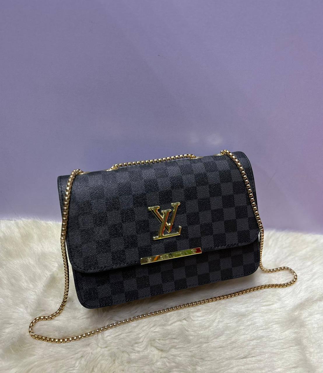 LV
Size: 25×16×8cm
70 dhs🪙🌨️
Zain50
♥️♥️♥️