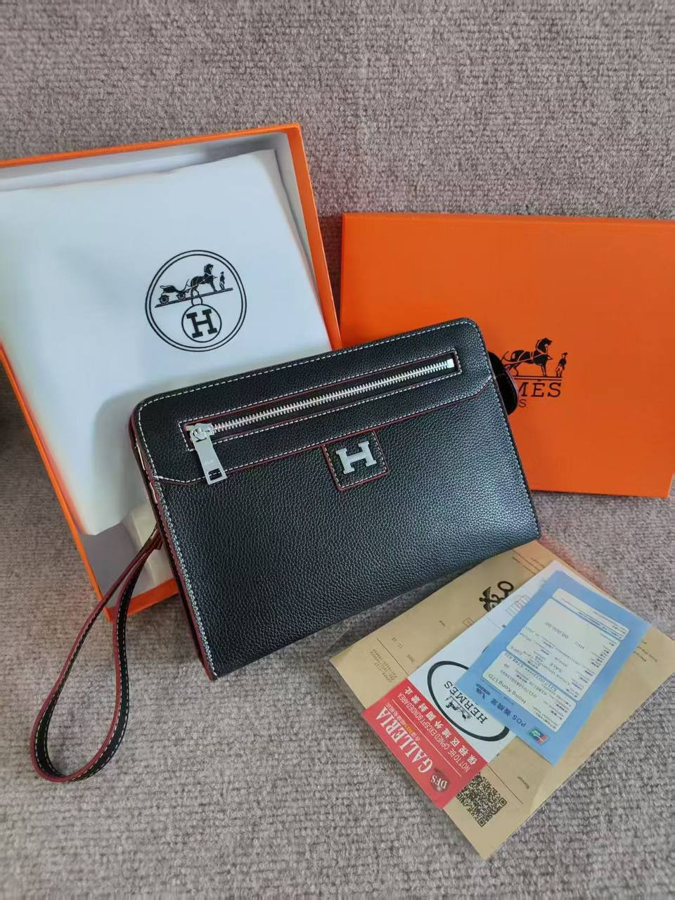 Pouch
With box
🎁🎁🎁
90 dhs✅
Zain190
♥️♥️♥️