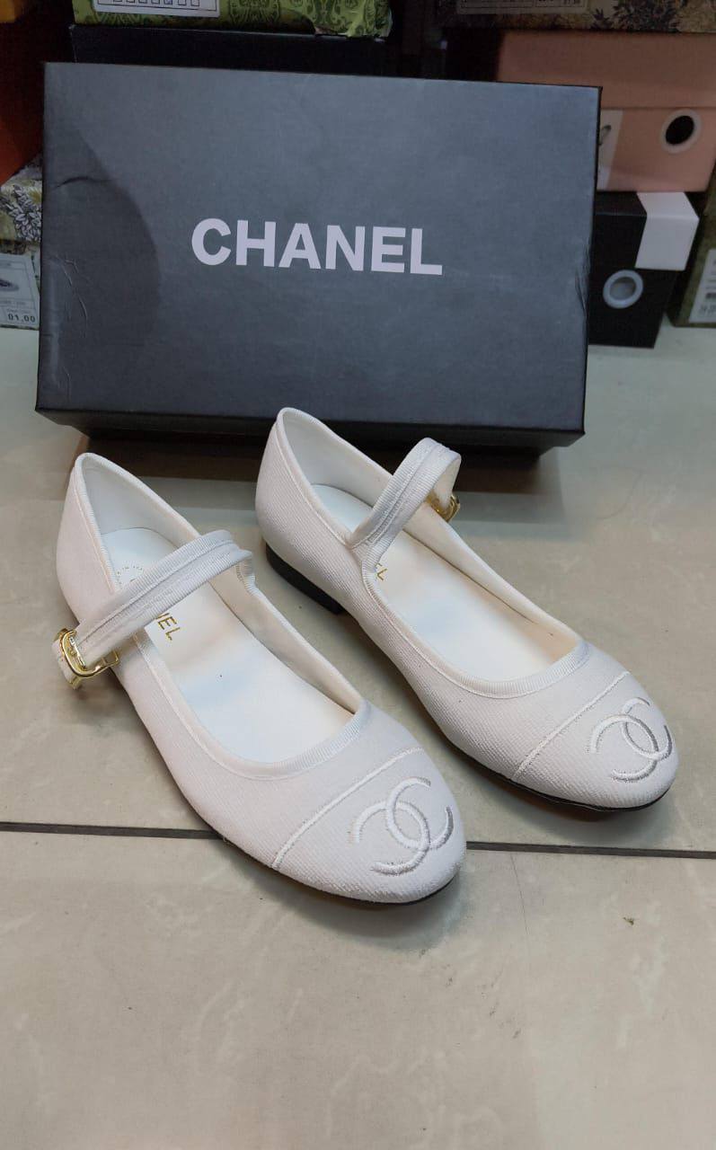 Chanel
Size 36 to 41
120 dhs🪙🌨️
Zain103
♥️♥️♥️