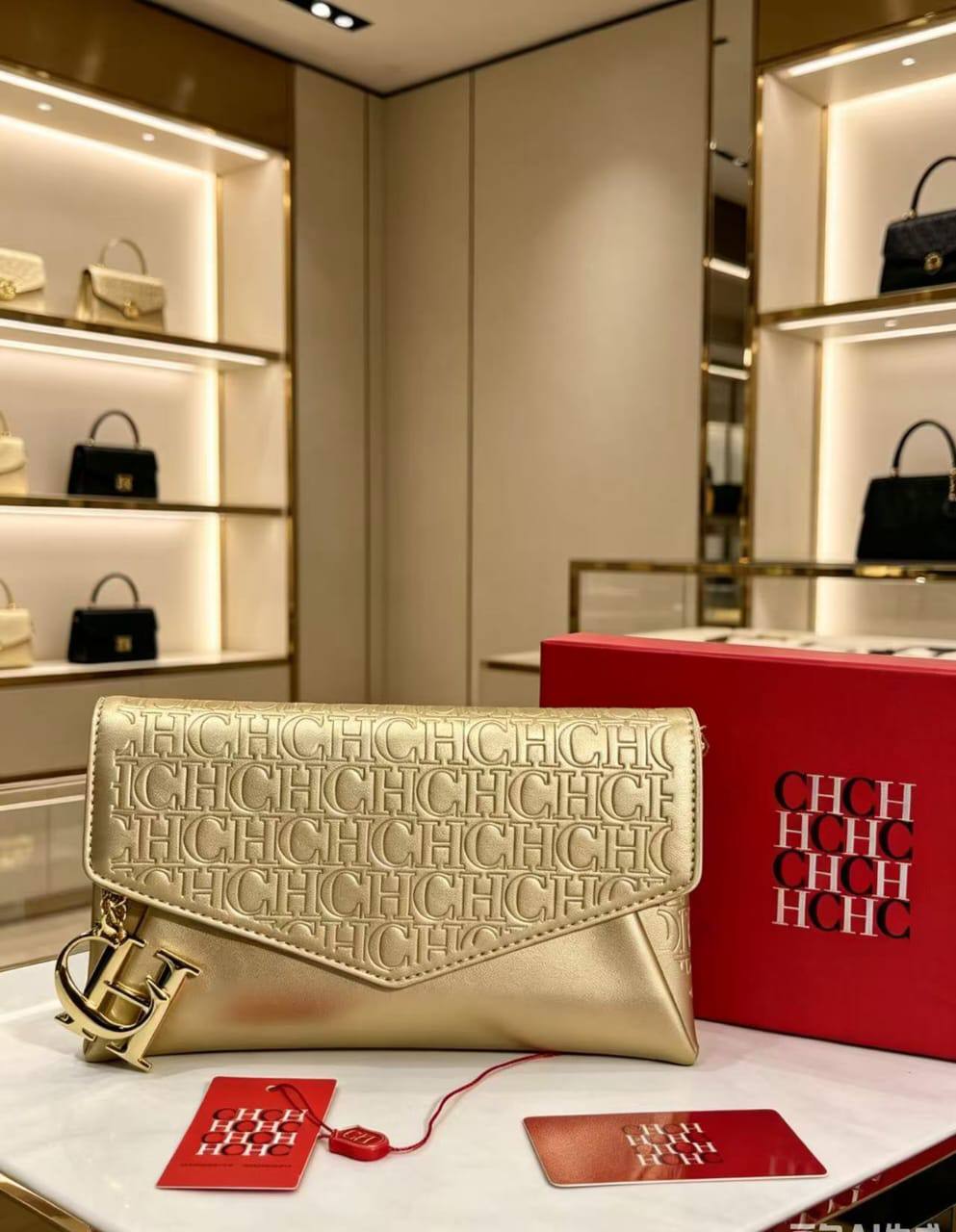 CH - Gucci - MK
95 dhs✅
Size:21*13
Zain07
♥️♥️♥️