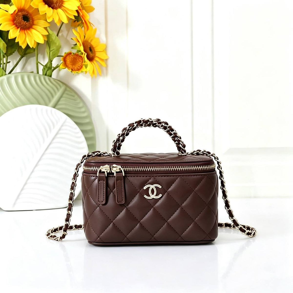 CHANEL
Best quality
with box
105 dhs🇦🇪🇦🇪
size17CM
Zain290
♥️♥️♥️