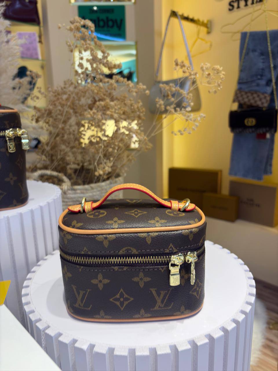 LV
Full Set
290 dhs💓
Small 95
Medium 100
Big 110 dhs💓
Zain12
♥️♥️♥️