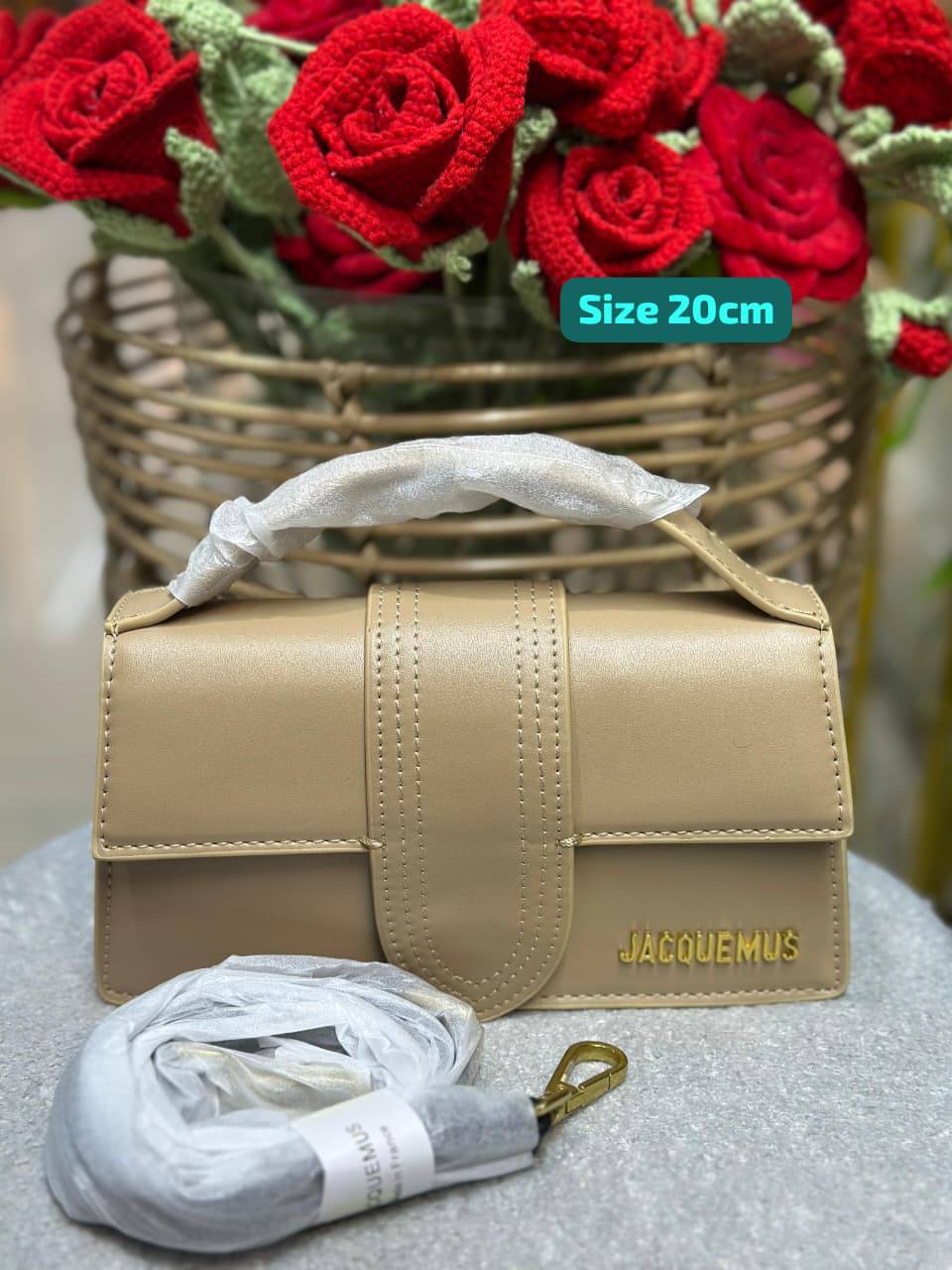 Jacquemus
Good quality
with box 🎁🎁🎁
100 dhs🌺
Zain186
♥️♥️♥️