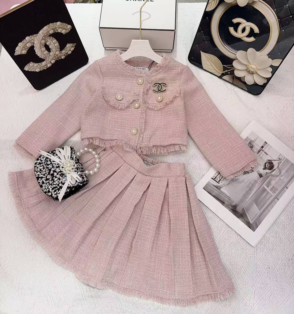 Chanel
2-10y
190 dhs🇦🇪
Zain151
♥️♥️♥️