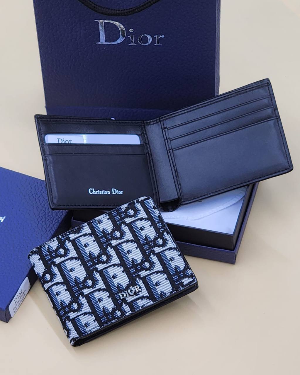 Dior wallet for men
good quality
45 dhs💓
Zain59
♥️♥️♥️