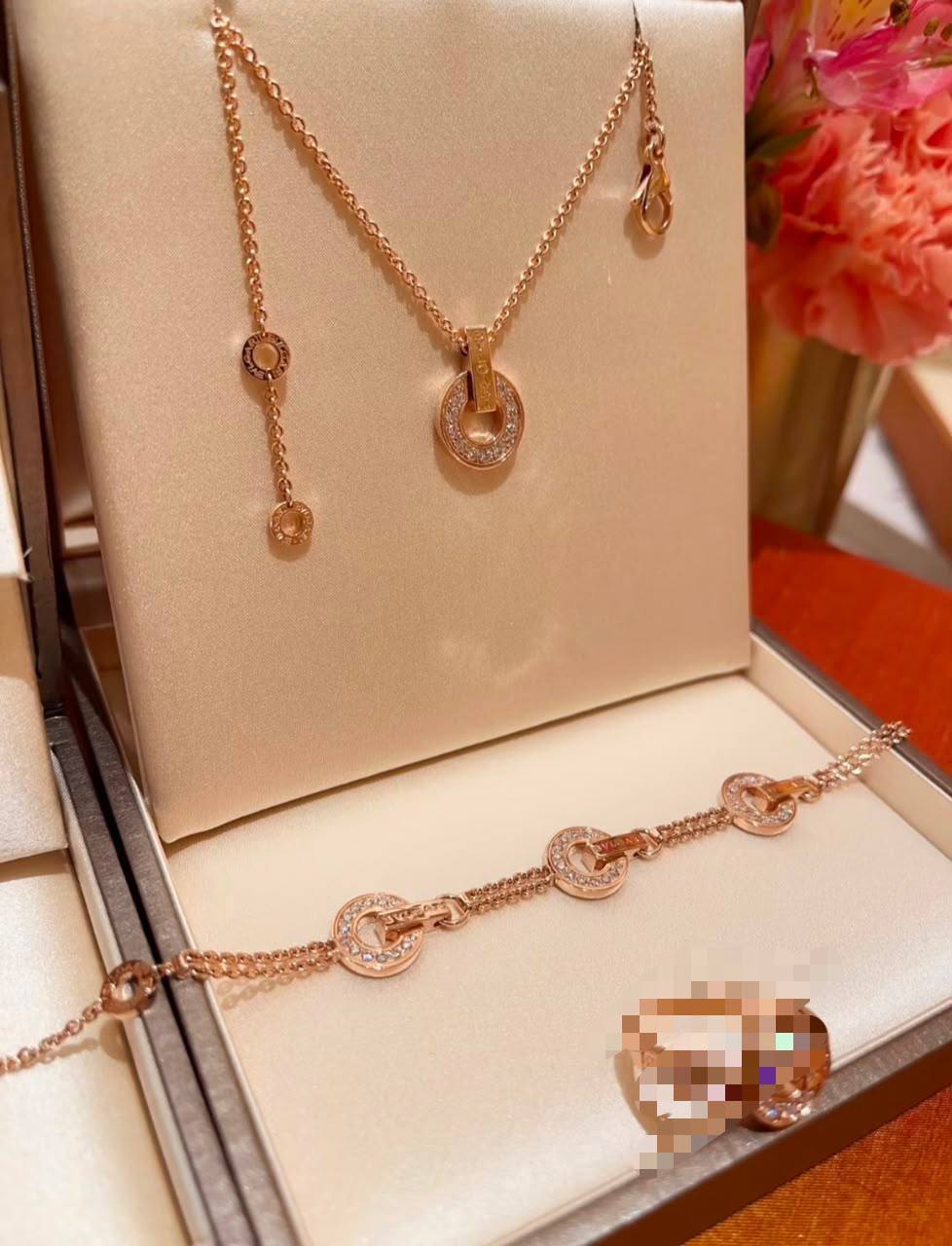 Bulgari Set
Necklace
Earrings
Bracelet
Master quality 🌸
170 dhs🇦🇪🇦🇪
With normal box 📦
Zain48
♥️♥️♥️