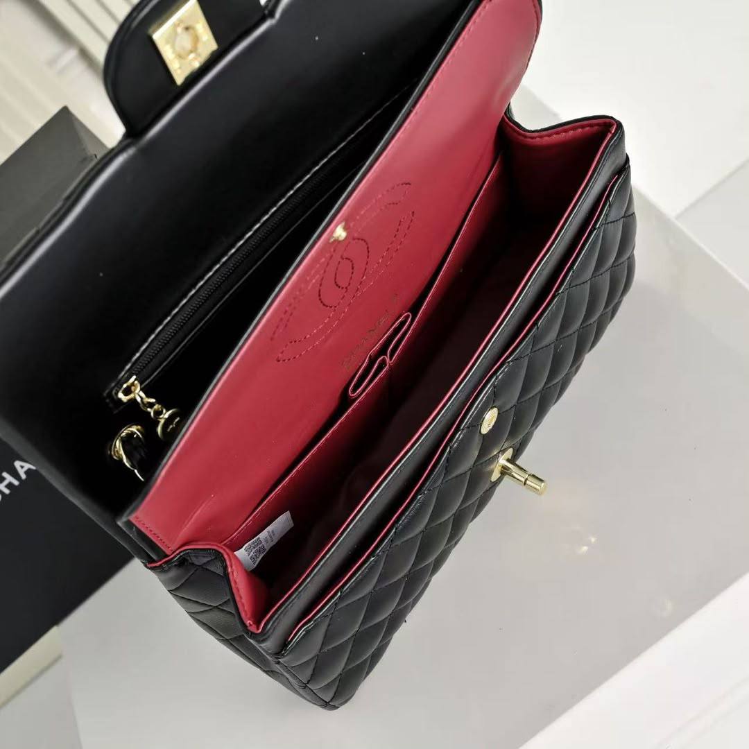 Chanel
100 dhs✅
with box🎁
Size 25×7×15cm
Zain42
♥️♥️♥️