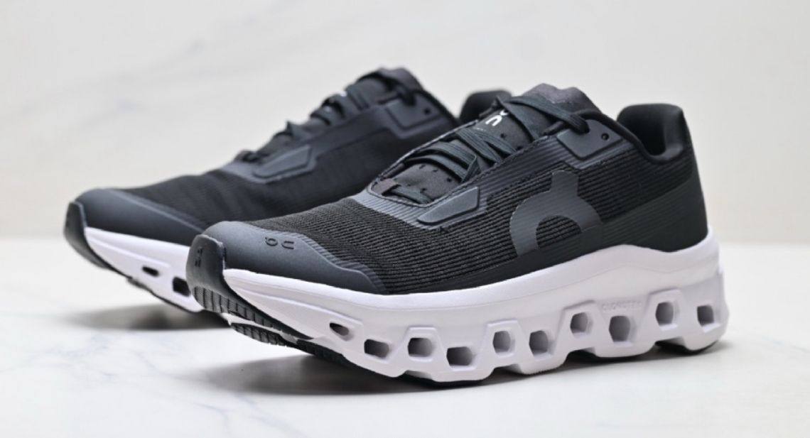 On Cloudmonster Void running 🏃 Black/white
NEW ARRIVALS 😇
36-45 AVAILABLE
220 dhs✅
Zain242
♥️♥️♥️