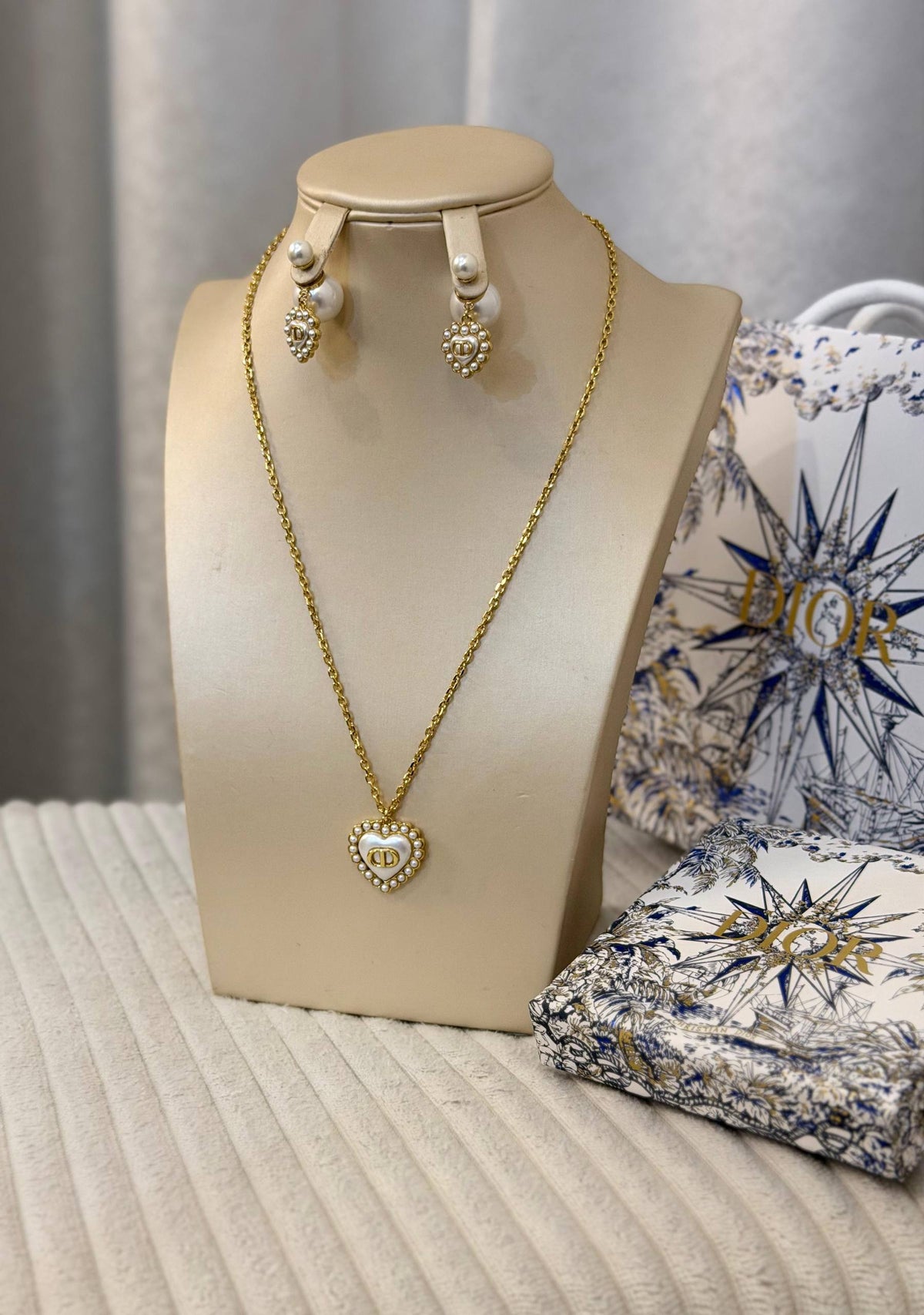 DIOR
Super Master Quality
*DIOR Petit CD Baroque Heartm PENDANT & EARINGS
For Price 👇 WhatsApp✅
0568585901
0507557372
0552275751 Owner Zain 👌
Zain106
♥️♥️♥️
