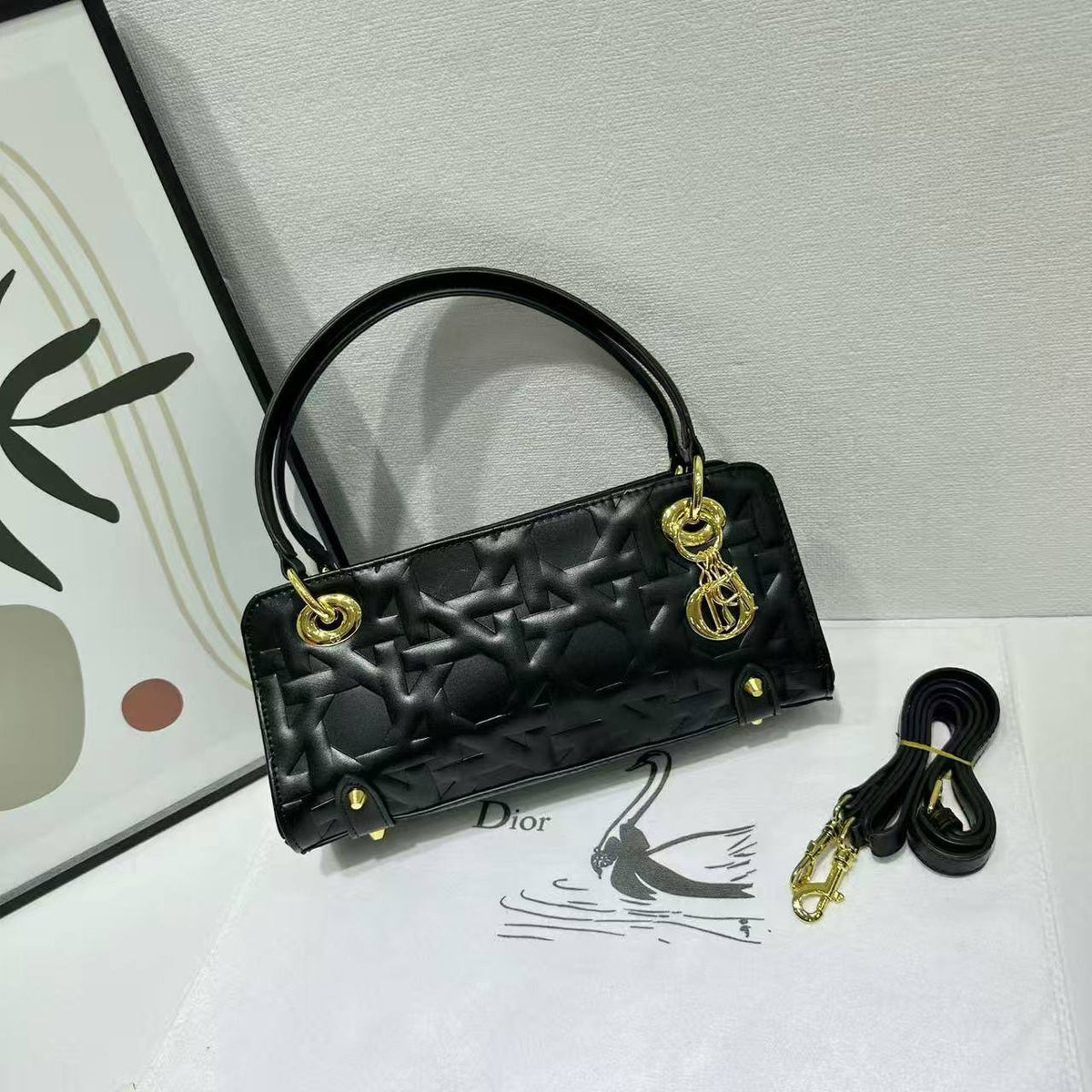 DIOR
best quality
with box
100 dhs🇦🇪🇦🇪
size28CM
Zain290
♥️♥️♥️