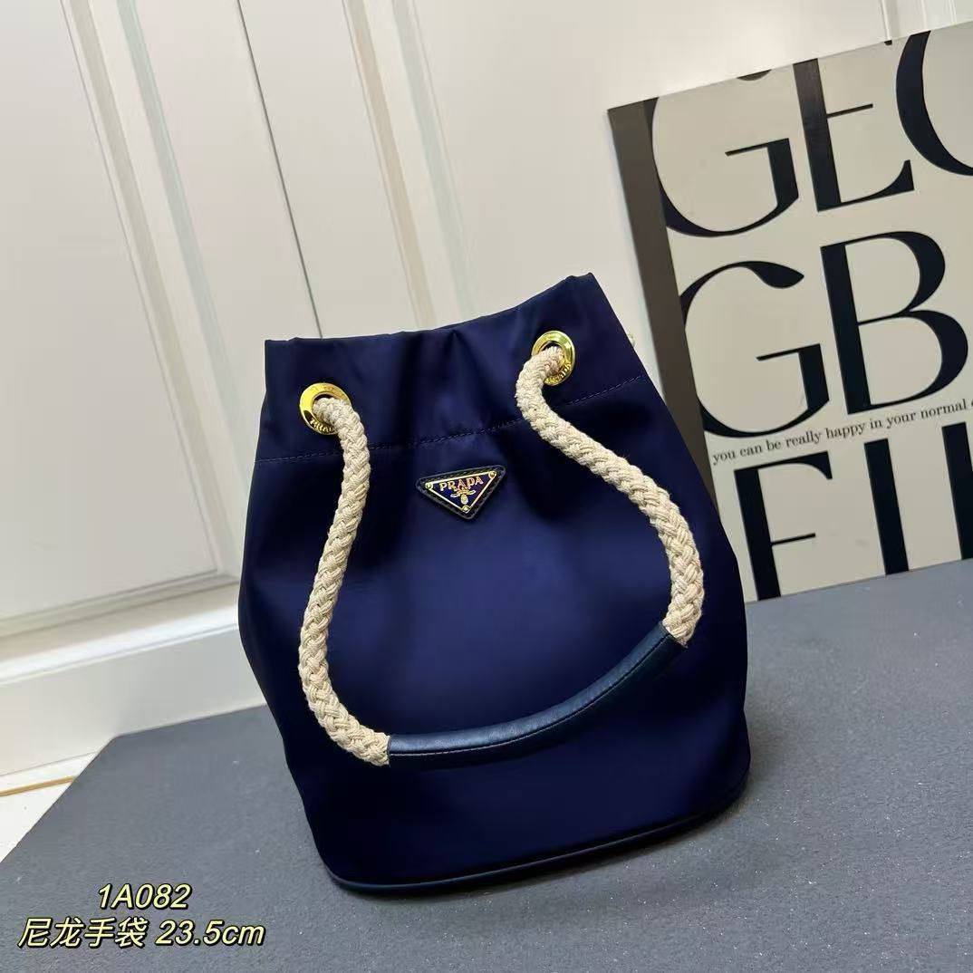 Prada
Master
250 dhs✅
#23.5cm💕💁♂️
Zain228
♥️♥️♥️