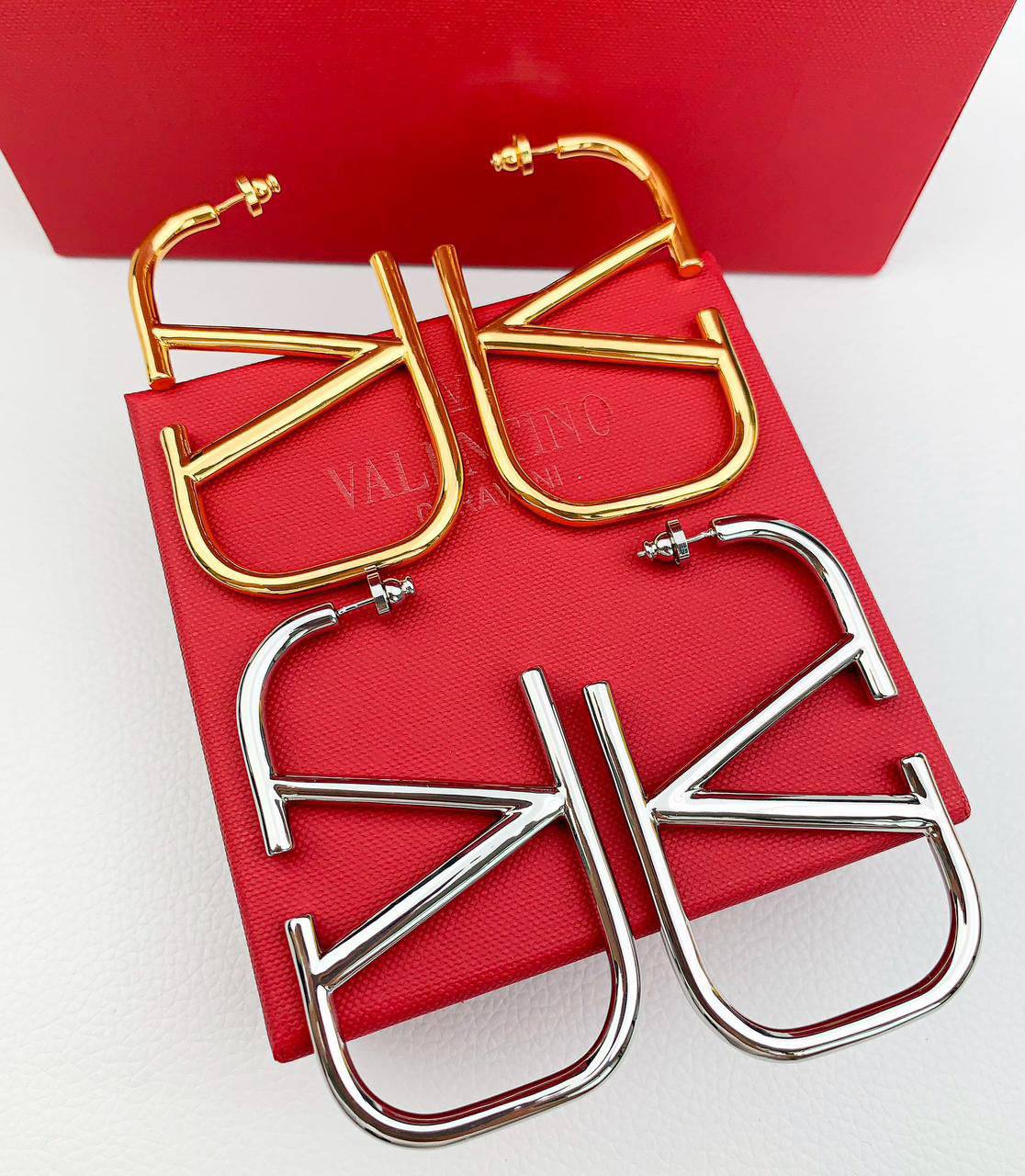 Valentino ❤️🔥*
Earring 🦋
Master quality 💯
With normal boxes 📦
60 dhs🪙🌨️
With master box 🗃️
75 dhs🪙🌨️
Zain216
♥️♥️♥️