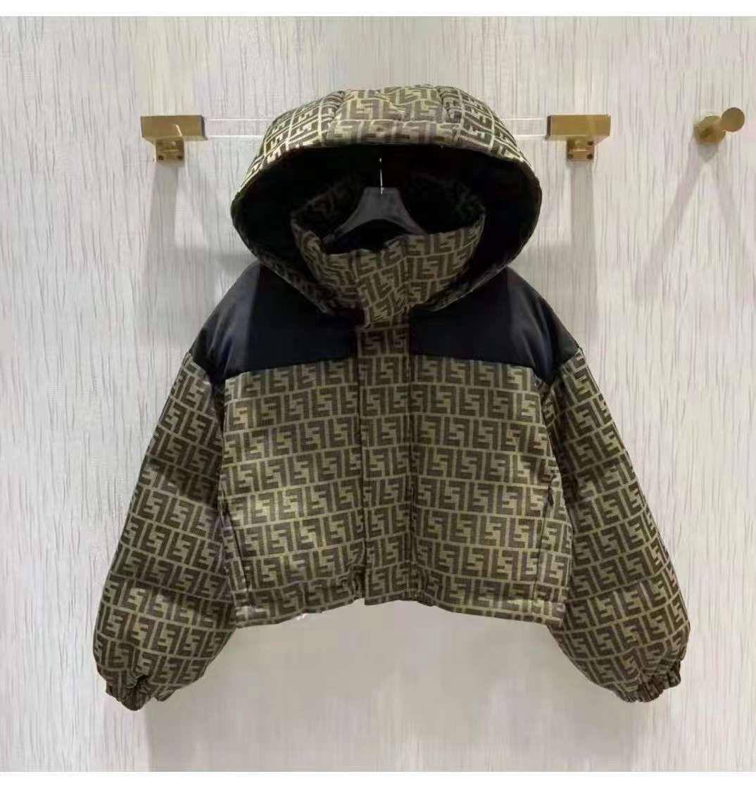 *New collections 💕💕
350 dhs🪙🌨️
*good quality
*Sizes:S M L xl*
*AVAILABL winter jacket
Zain231
♥️♥️♥️
