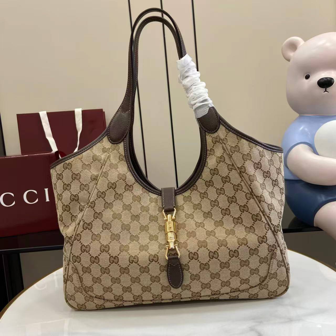 Gucci
Master
Size:35cm
260 dhs✅
Zain114
♥️♥️♥️