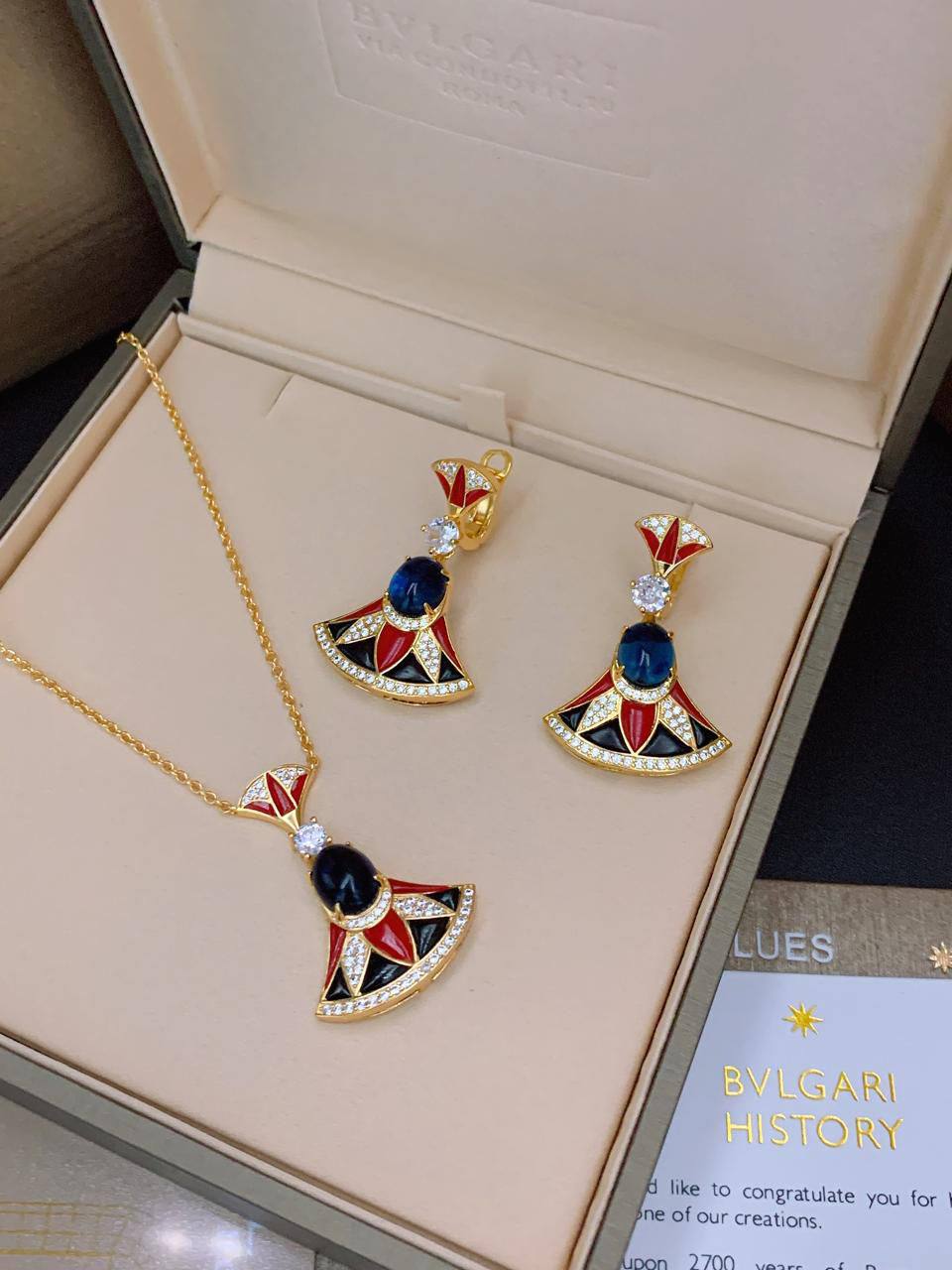 BVLGARI
MASTER SET
💫✨
190 DHS✅
WITH NORMAL BOX AND PAPER BAG🎁🛍️
Zain89
♥️♥️♥️