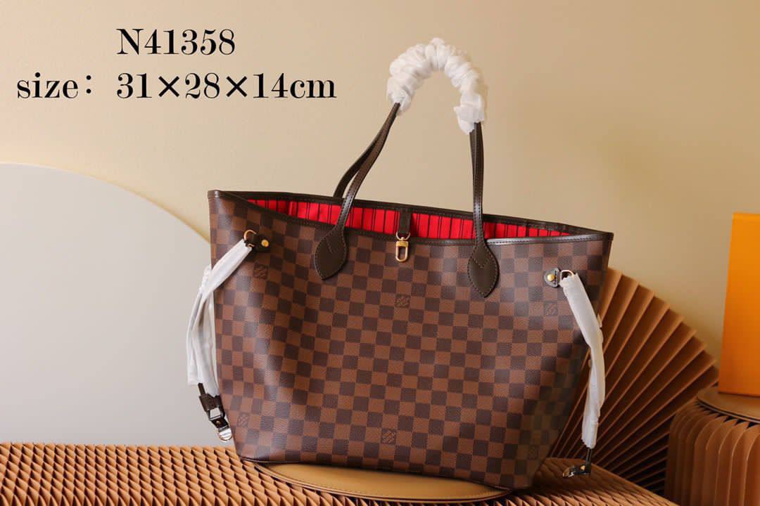 LV Master
Neverfull
320 dhs❣️
#Medium size 31cm💕🥳
Zain228
♥️♥️♥️