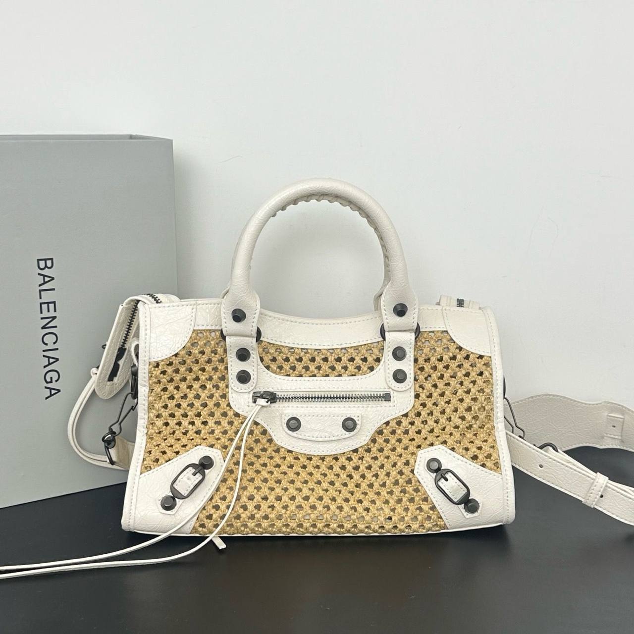 Balenciaga 💕💕
Master
30cm🥰
340 dhs✅
Zain297
♥️♥️♥️