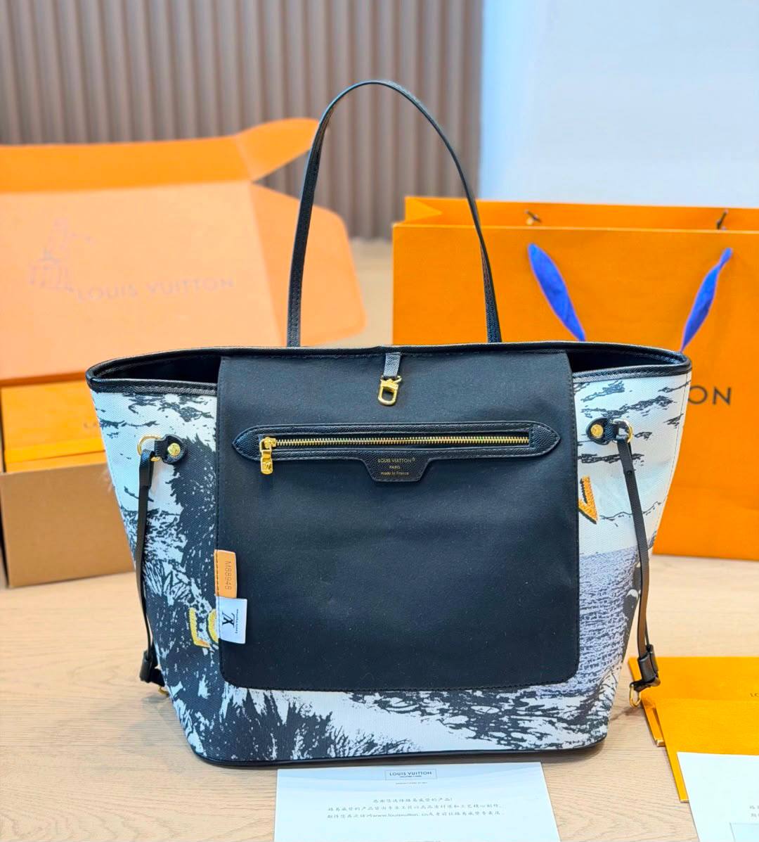 LOUIS VUITTON
NEVERFULL
NEW DESIGN
MASTER QUALITY
210 DHS🇦🇪🇦🇪🇦🇪
Zain295
♥️♥️♥️