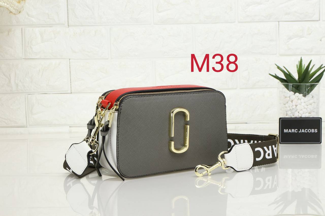 MARC JACOBS
GOOD QUALITY
80 dhs✅
without box
Zain39
♥️♥️♥️