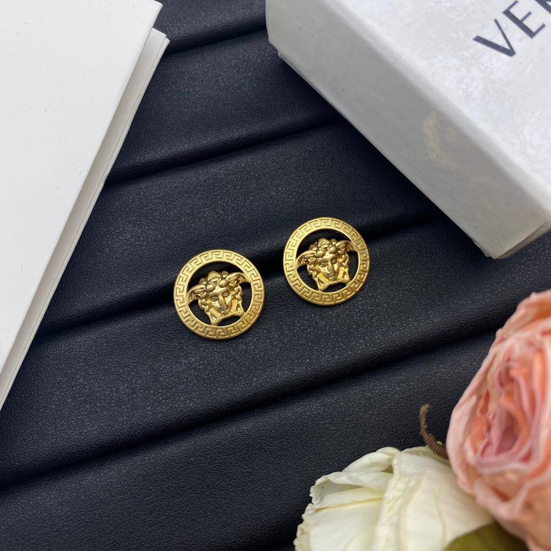 55 dhs🪙🌨️ Earrings
Versace Master
With Box And Paper Bag
🎁🎁🎁
Zain89
❤️❤️❤️