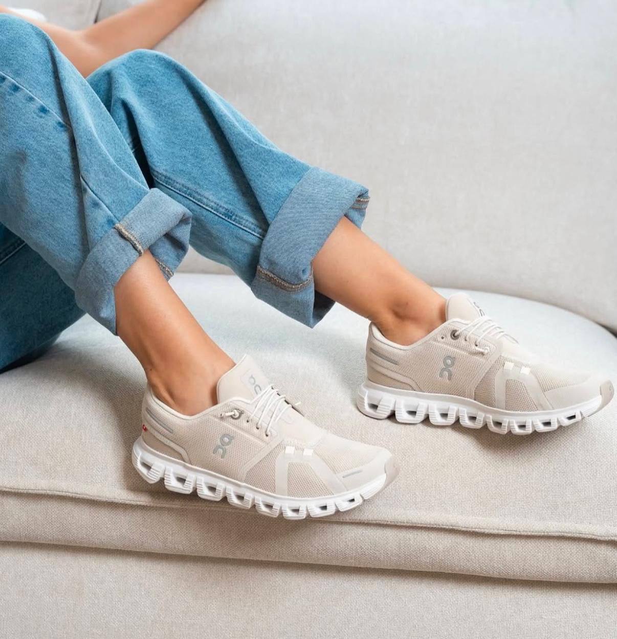 On Running Cloud 6 Pearl White ,Size 36-45 ,
Size 36-45 ,
230 dhs🇦🇪
Zain18
♥️♥️♥️