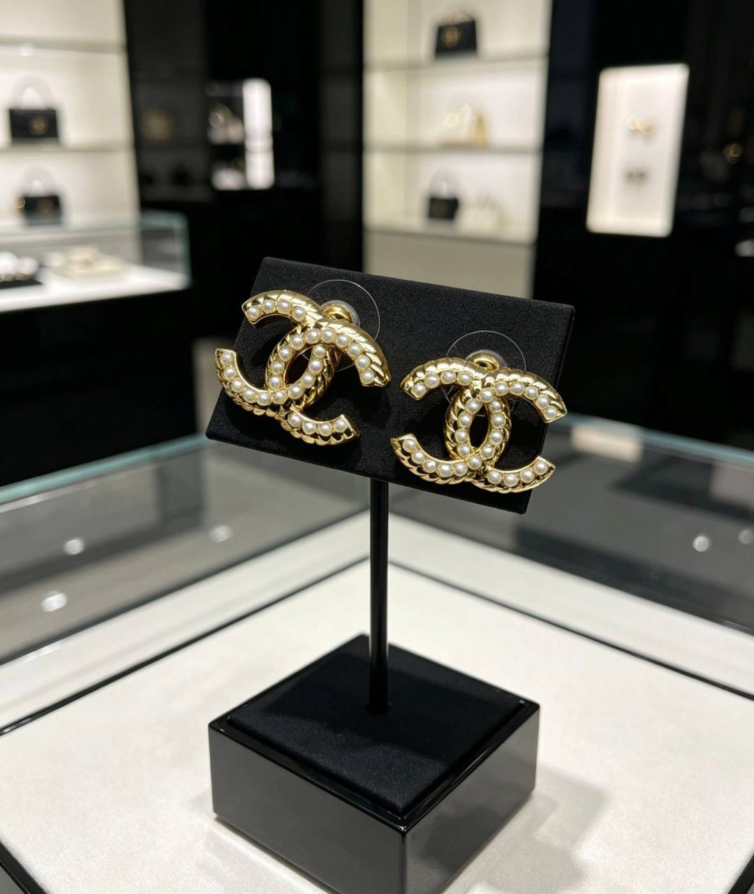CHANEL ❤️🔥*
Earring 💥
Master quality 💯
With normal boxes 🗃️
45 dhs✅
With master box 📦
70 dhs✅
Zain216
♥️♥️♥️