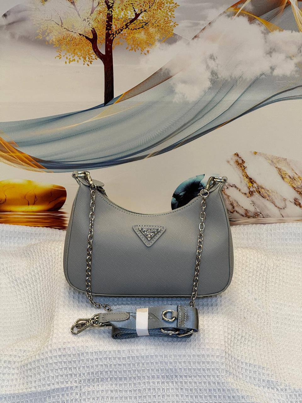 Prada
Best quality with box’s
95 dhs✅
size 22 Cm
Zain290
♥️♥️♥️