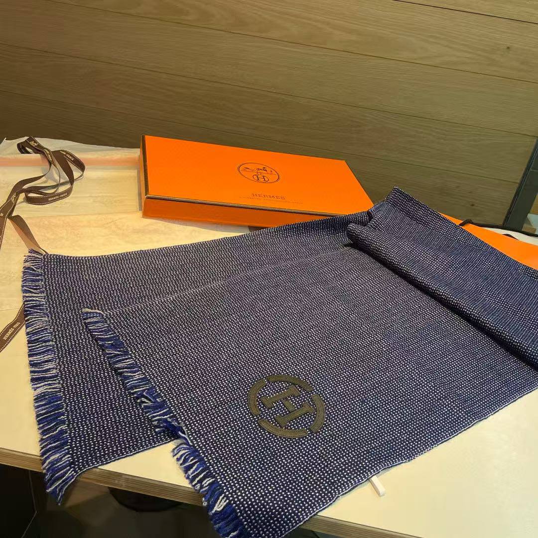 NEW COLLECTION👌🏻
HERMES SCARF❤🔥
VIP Quality👑With Original Packaging👌🏻
300 dhs🇦🇪🇦🇪
Zain329
♥️♥️♥️
