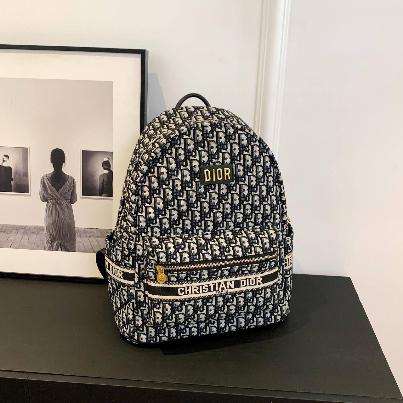 Dior
39*33*17 cm
90 dhs❣️
Zain17
♥️♥️♥️