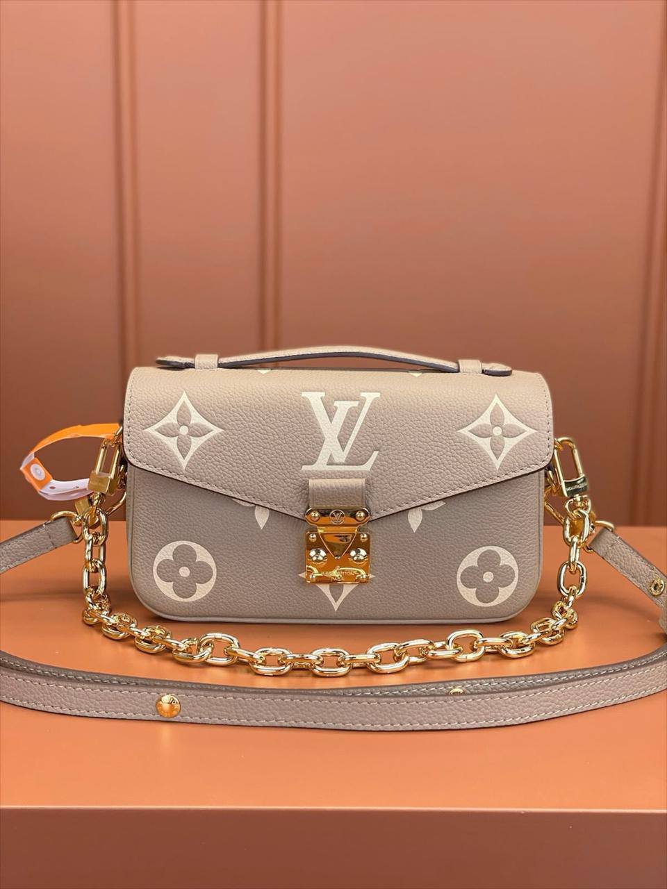 Lv
240 dhs
Zain134
♥️♥️♥️