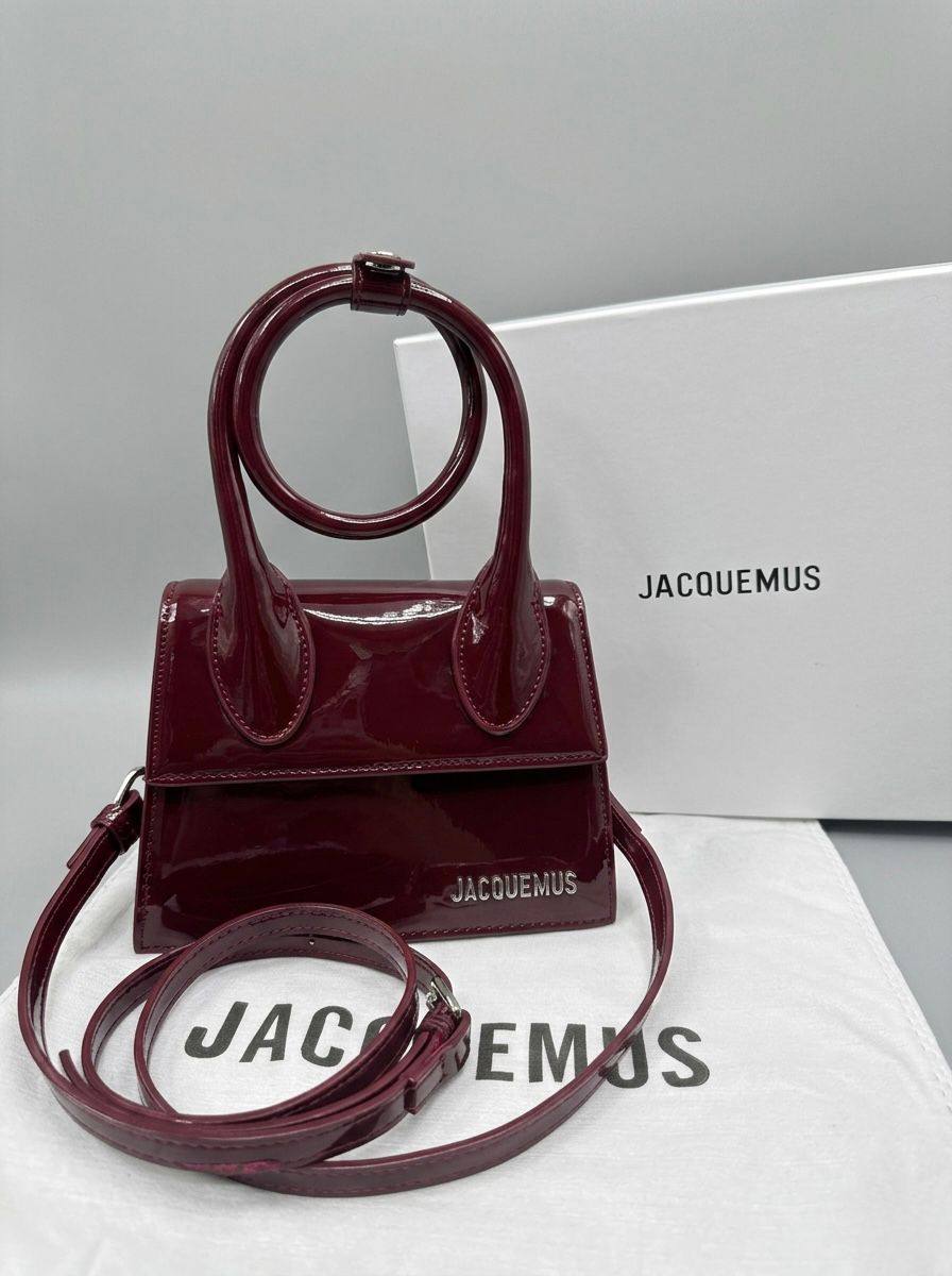 Jacquemus
High quality
With box
🎁🎁🎁
110 dhs🌺
Zain50
♥️♥️♥️