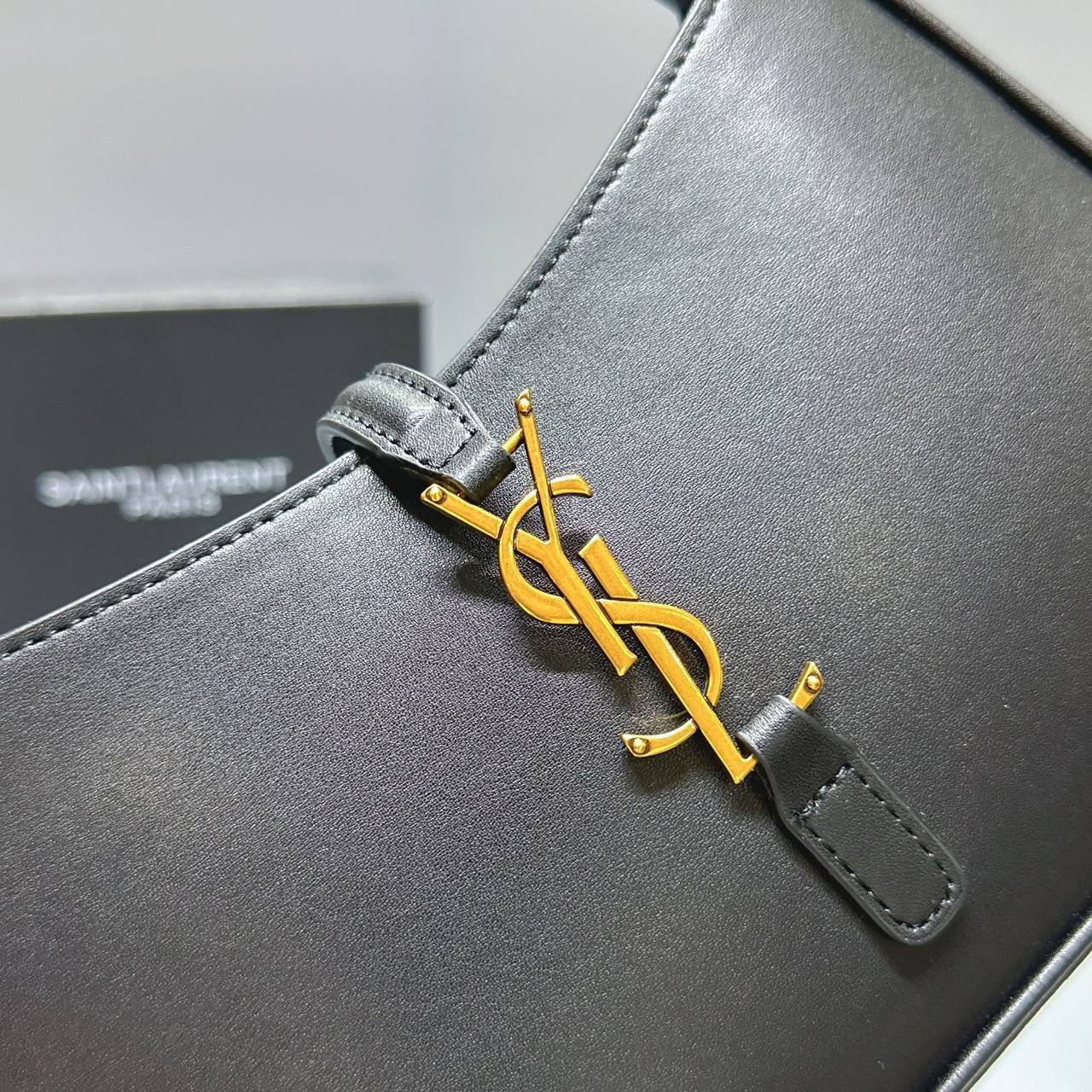 YSL
GOOD QUALITY
WITH BOX
🎁🎁🎁
110 dhs✅
Zain295
♥️♥️♥️
