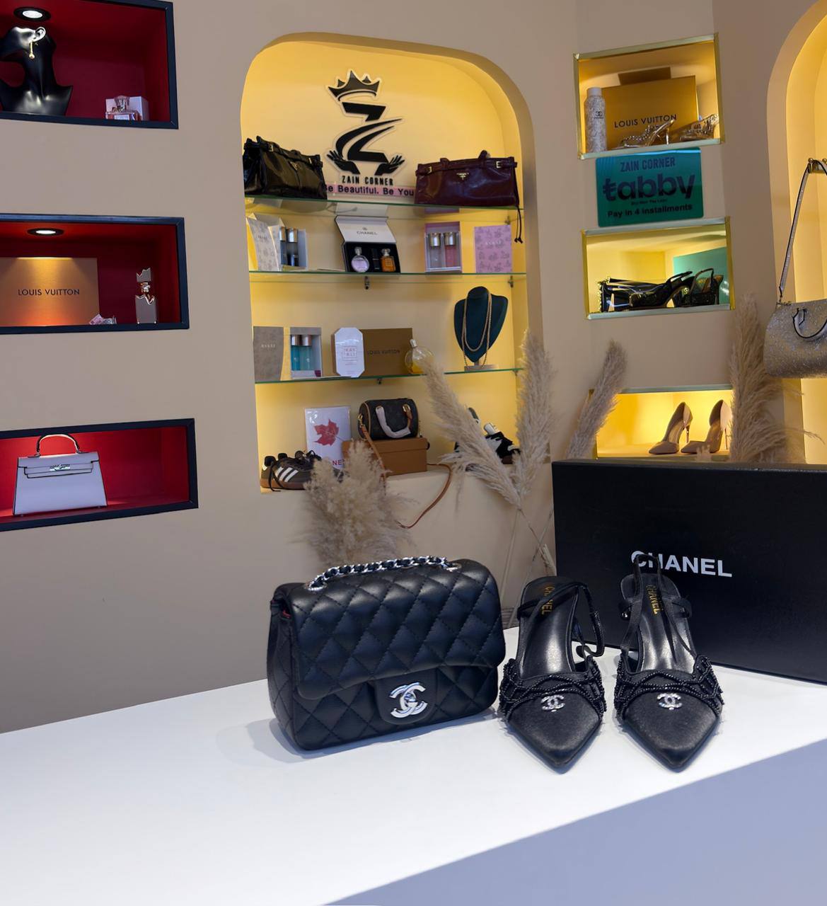 Chanel Set
220 dhs💛
Size 36-41
Zain157
Zain21
♥️♥️♥️