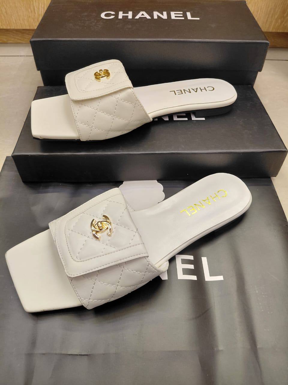 Chanel Slipper
High Quality
Size 36 to 41
95 dhs🇦🇪🇦🇪
Zain16
♥️♥️♥️