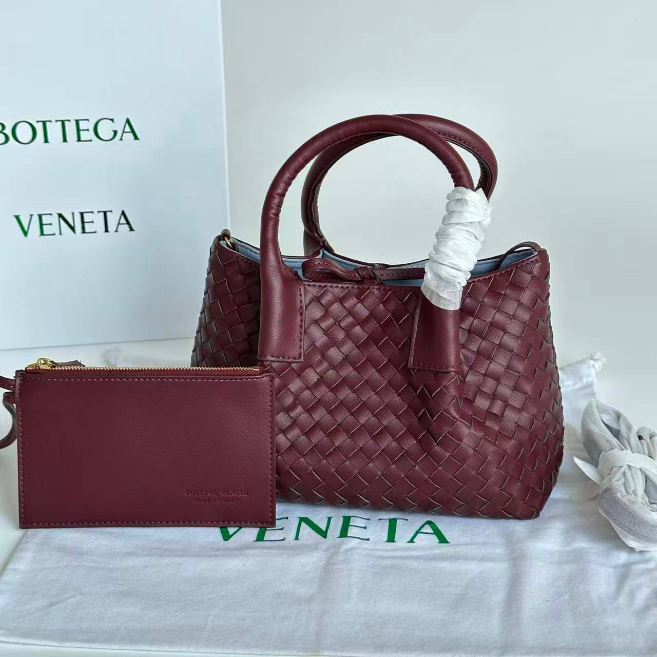 Bottega
23 Cm
340 dhs🪙🌨️
Good Quality
Zain131
♥️♥️♥️