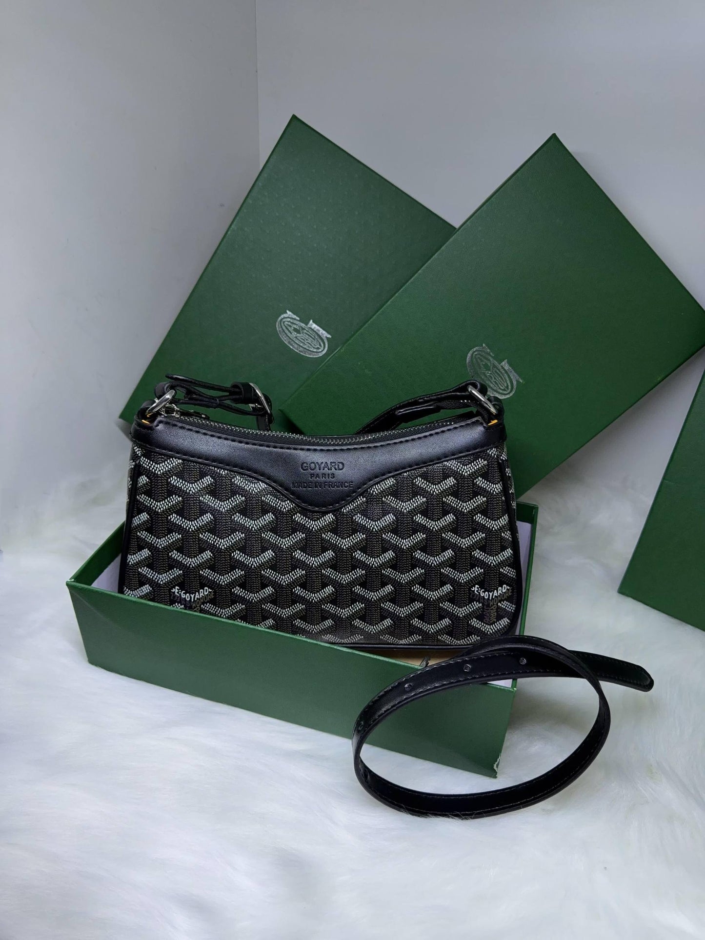 Goyard
✨✨NEW ✨✨
80 dhs🌺
with box
🎁🎁🎁
Zain38