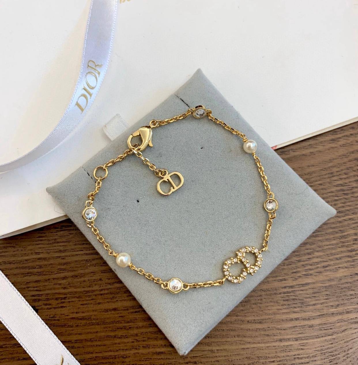 BRACELET
MASTER✨💫
50 DHS💓⭐
WITH BOX AND PAPER BAG🎁🛍️
Zain89
♥️♥️♥️