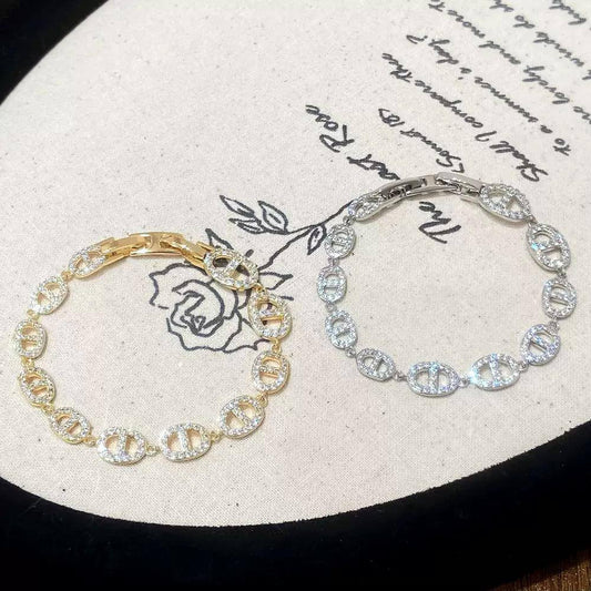 Apm 🐦🔥*
Bracelet ❤️🔥
good quality 💯
With normal boxes 📦
40 dhs🪙🌨️
With master box 🗃️
50 dhs🪙🌨️
Zain216
♥️♥️♥️